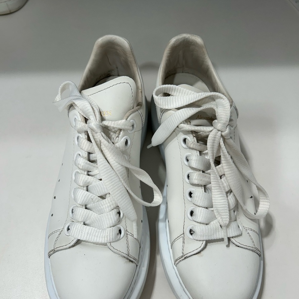 Alexander McQueen White and Gold Sneakers Low-Top Design